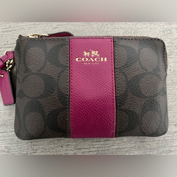 Corner Zip Wristlet In Signature Canvas - Picture 1 of 7